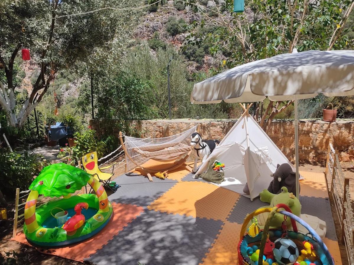Ata Bungalow Bed and Breakfast Kaş Exteriör bild